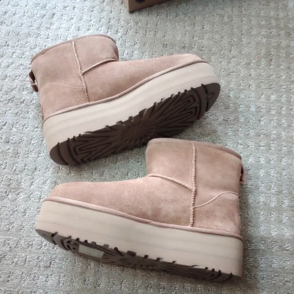 UGG Classic Ultra Mini Platform Boots🆕 - Main Image